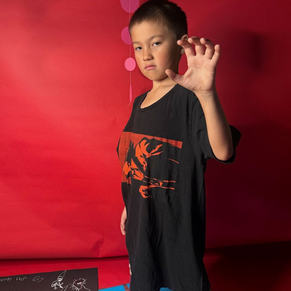 Preloved Anime Graphic T-Shirt for Kids – Black Manga Tee with Red Illustration
